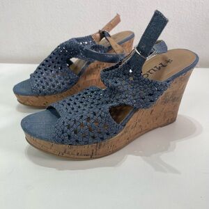 MUDD 8.5M Platform Wedge Woven Open Toe Blue Sandals